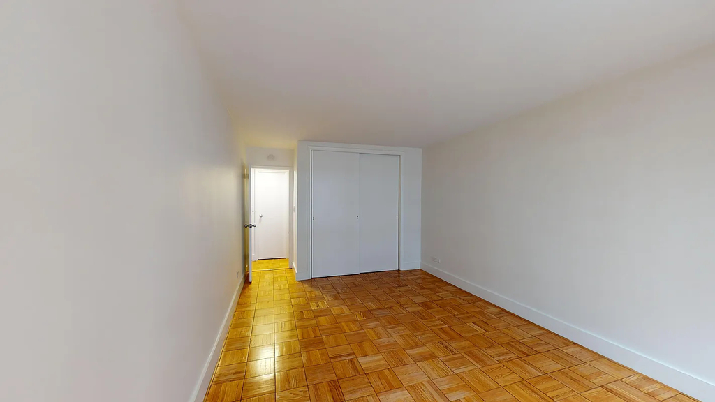 East 63rd Street - Photo 6