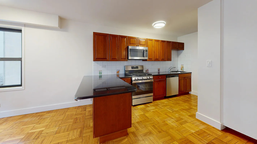 East 63rd Street - Photo 7