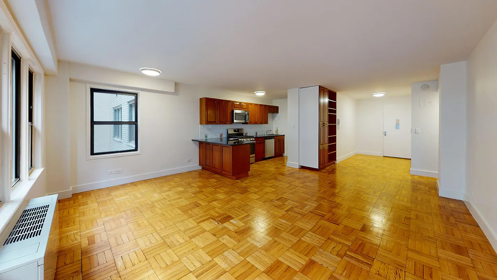 East 63rd Street - Photo 3