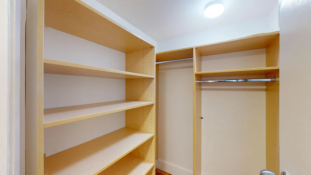 East 63rd Street - Photo 2