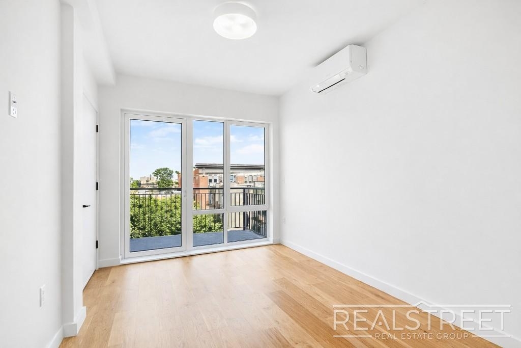 105 Rogers Avenue - Photo 14