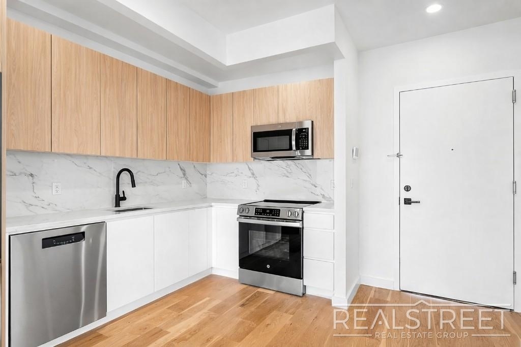 105 Rogers Avenue - Photo 10