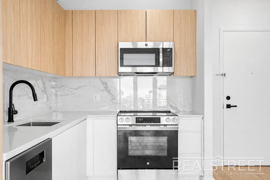 105 Rogers Avenue - Photo 4