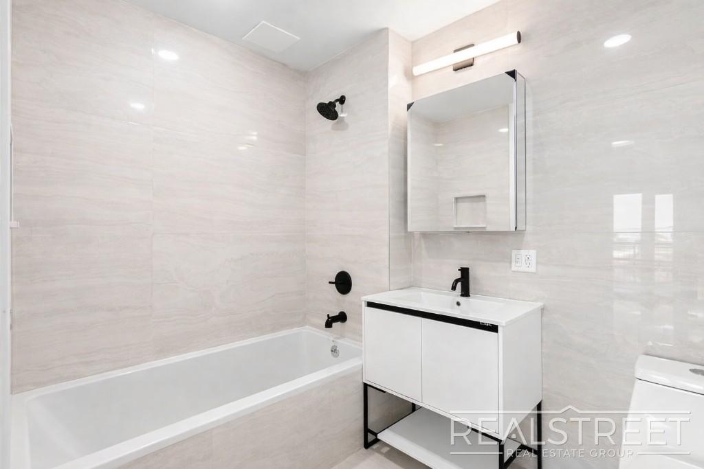 105 Rogers Avenue - Photo 9