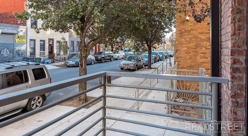 185 Leonard Street - Photo 8