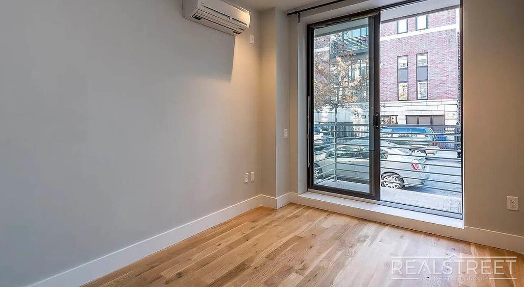 185 Leonard Street - Photo 5