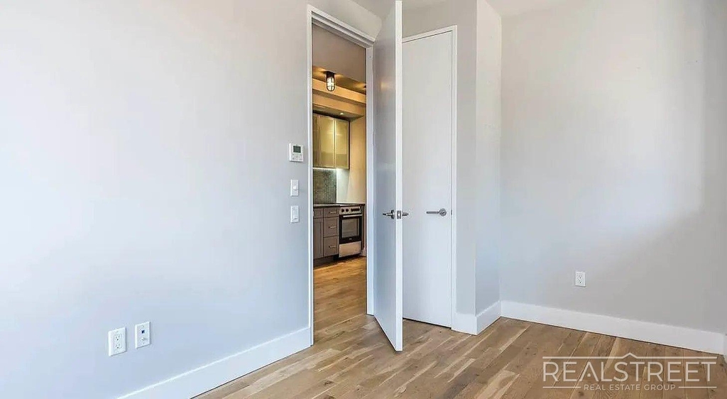 185 Leonard Street - Photo 6