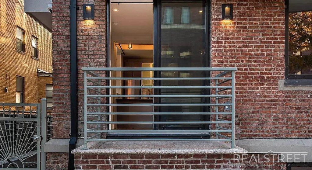 185 Leonard Street - Photo 7