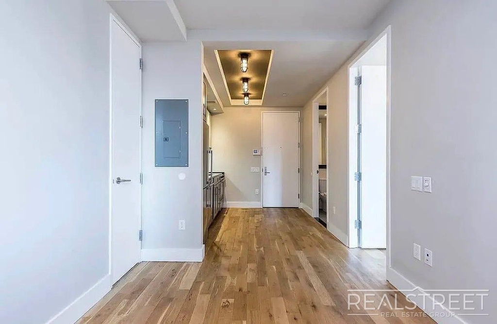 185 Leonard Street - Photo 3