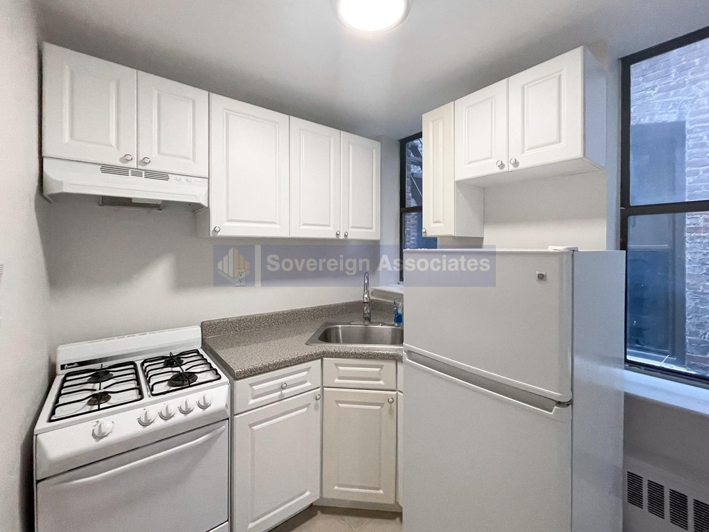 953 Amsterdam Avenue - Photo 3