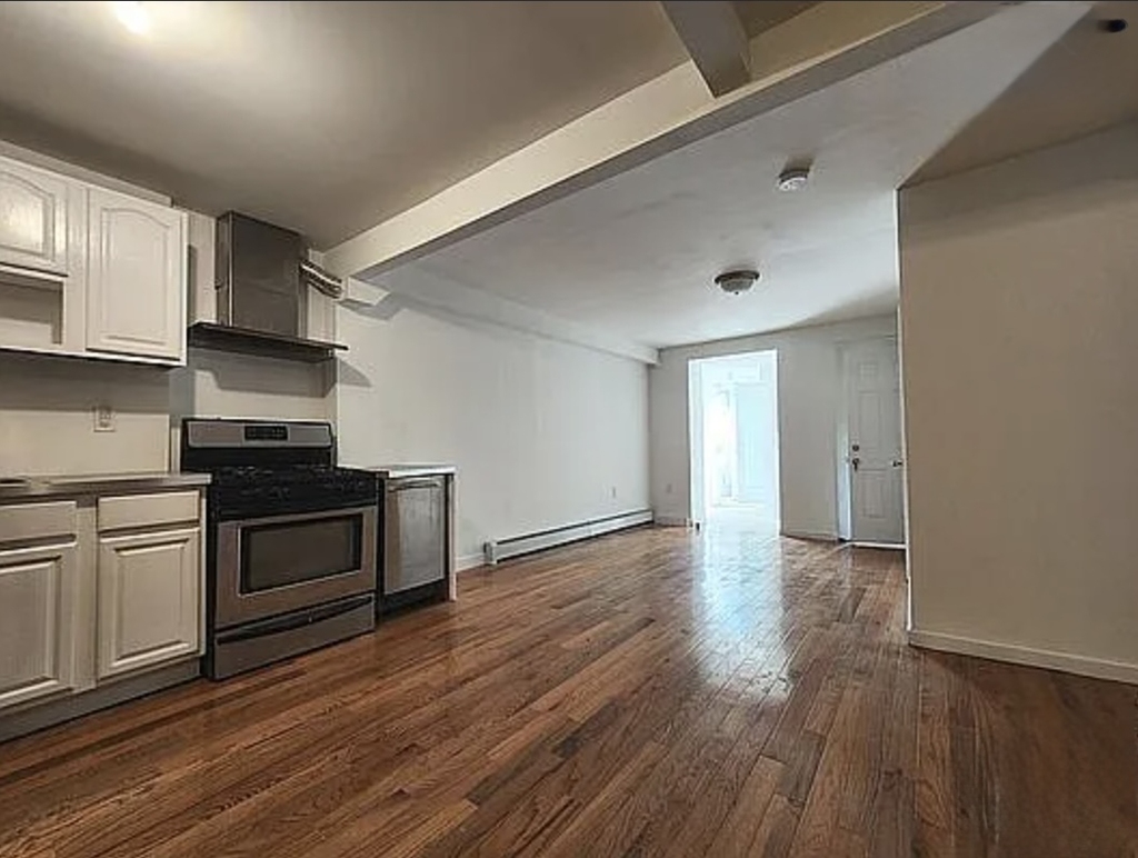 32 Woodbine Street - Photo 2