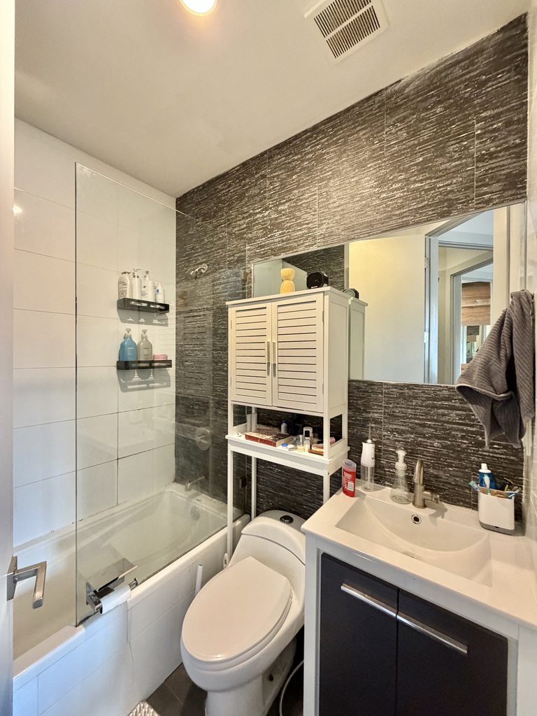 376 Graham Avenue - Photo 5