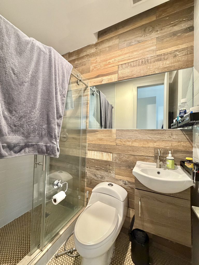 376 Graham Avenue - Photo 2