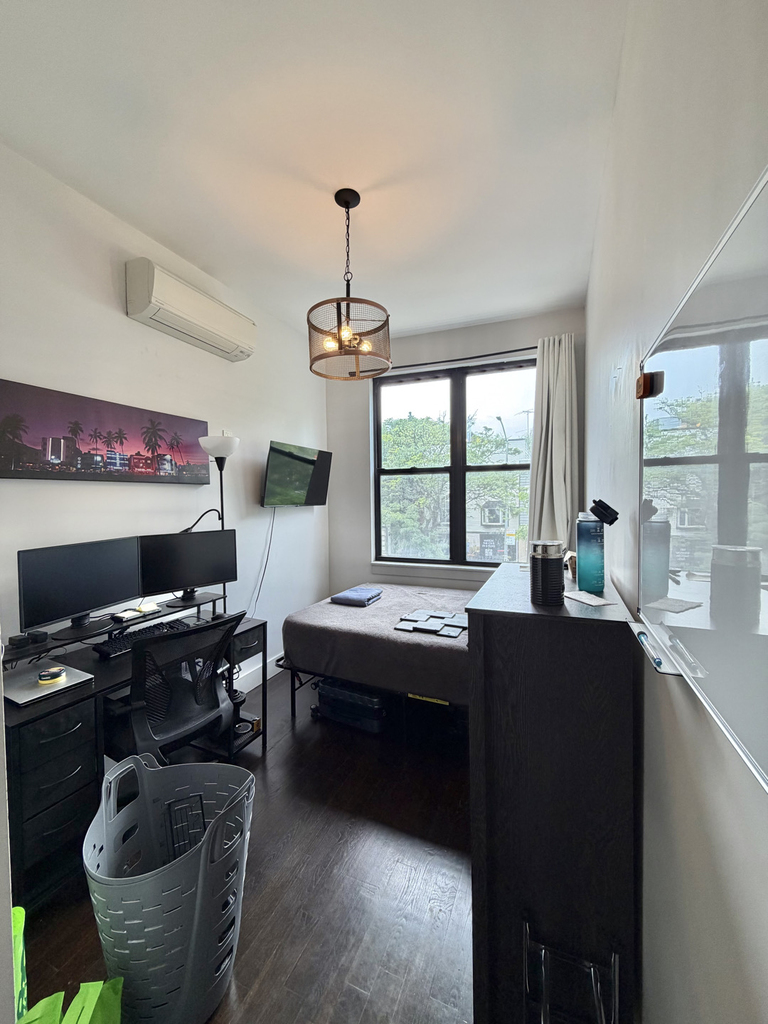 376 Graham Avenue - Photo 3