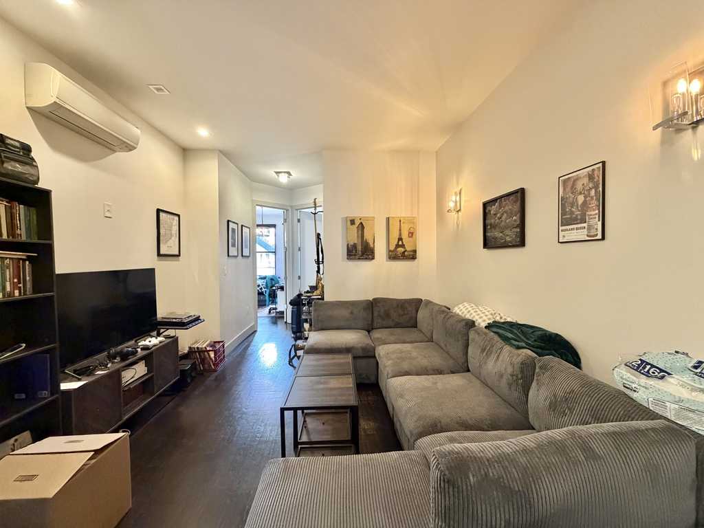 376 Graham Avenue - Photo 0