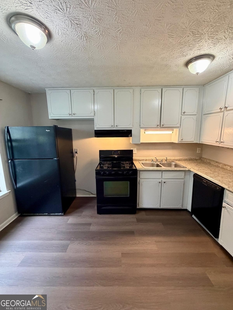 8513 Pineland Drive - Photo 6