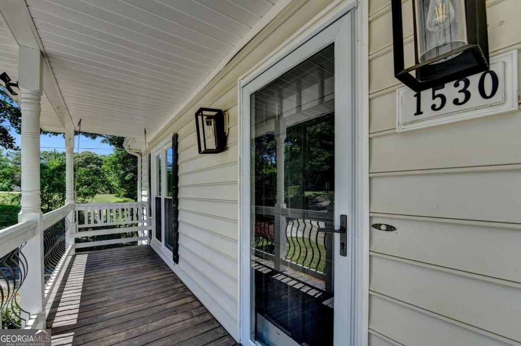 1530 Plunketts Road - Photo 10