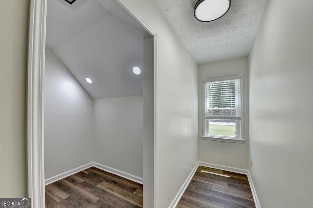 1530 Plunketts Road - Photo 45
