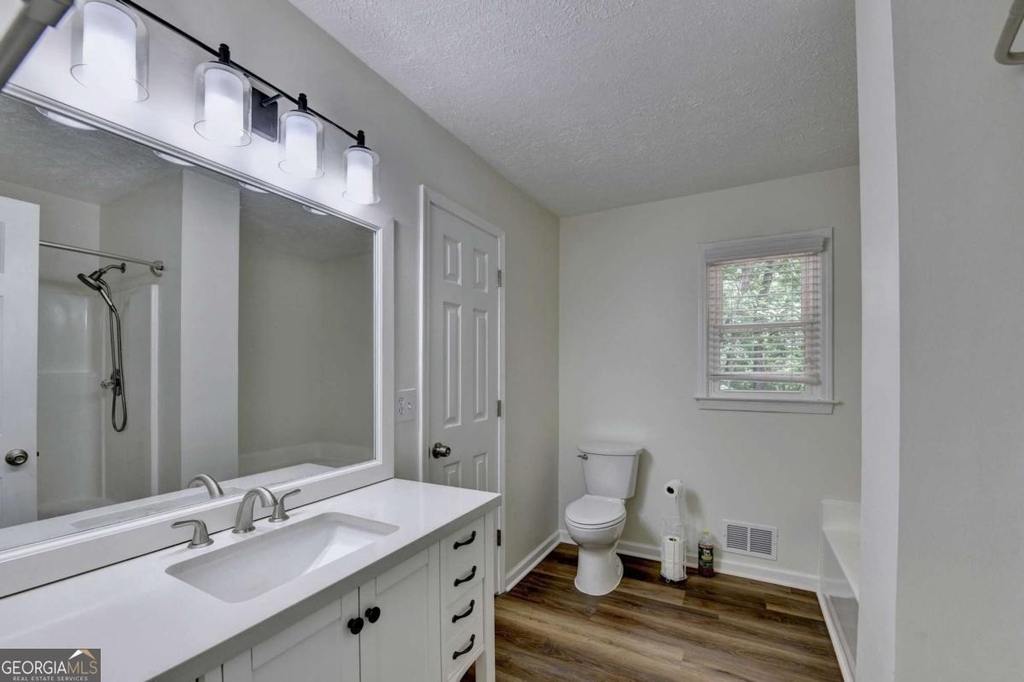 1530 Plunketts Road - Photo 29