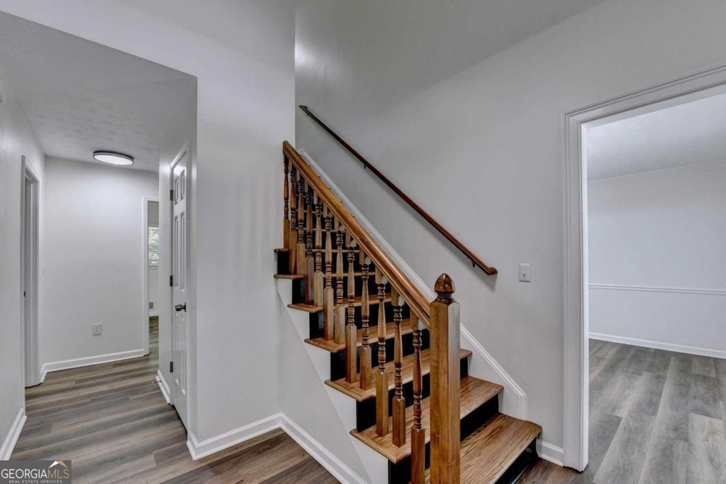 1530 Plunketts Road - Photo 11