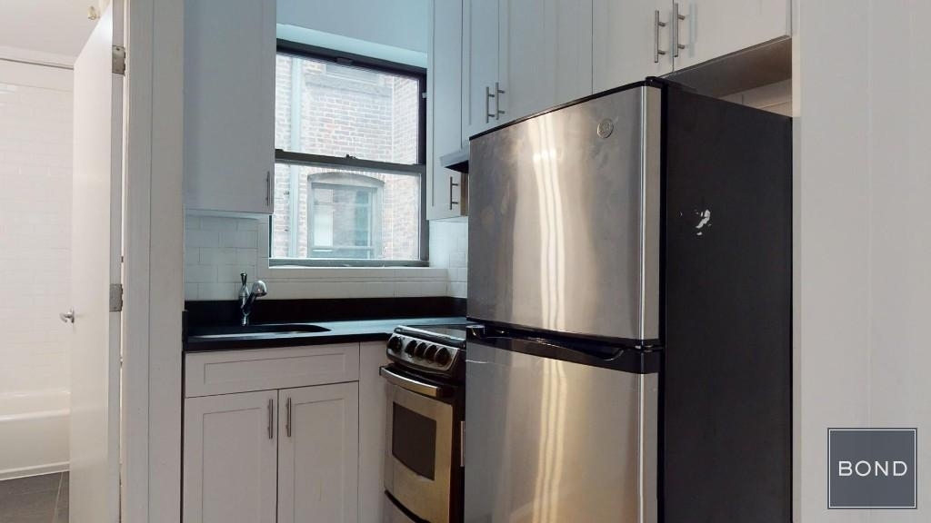 441 West 51st Street  - Photo 2