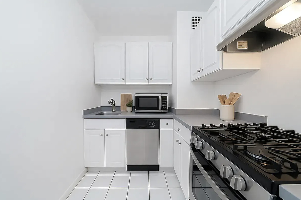 East 36th Street - Photo 3