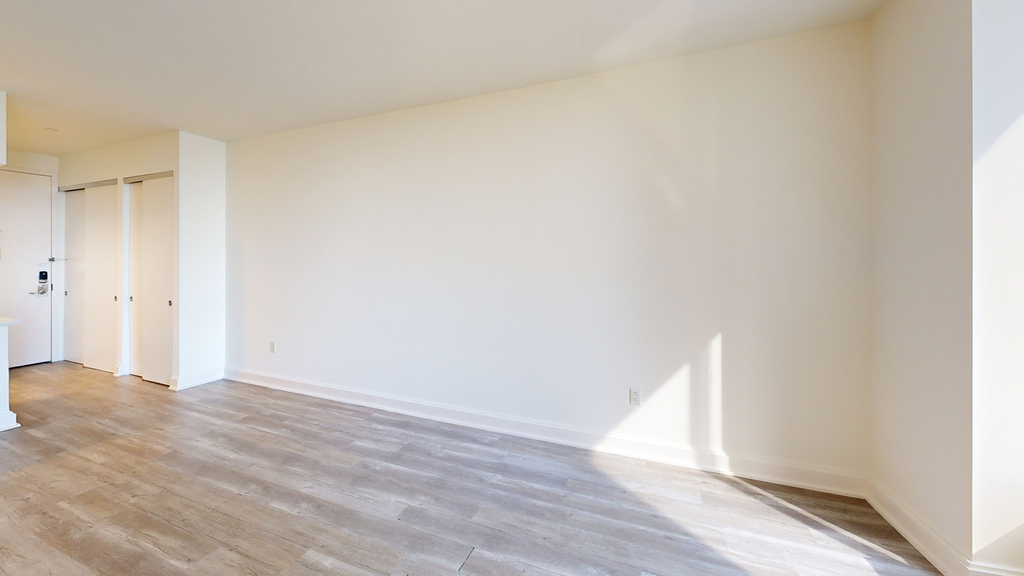 10 Hanover Square - Photo 3