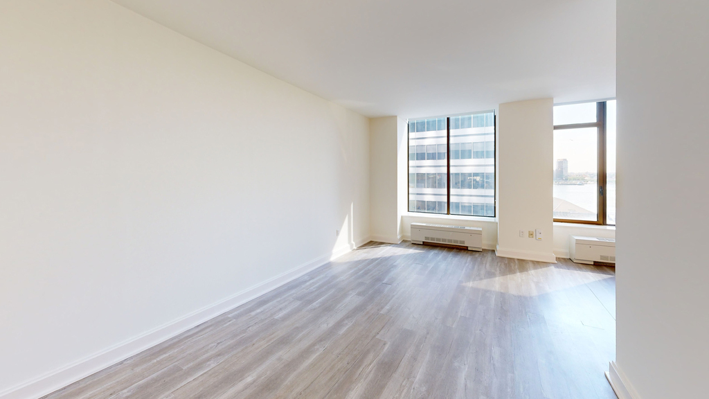 10 Hanover Square - Photo 2