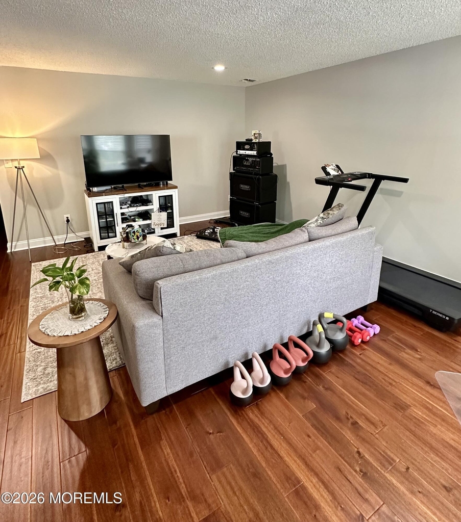 210 Tulip Lane - Photo 4