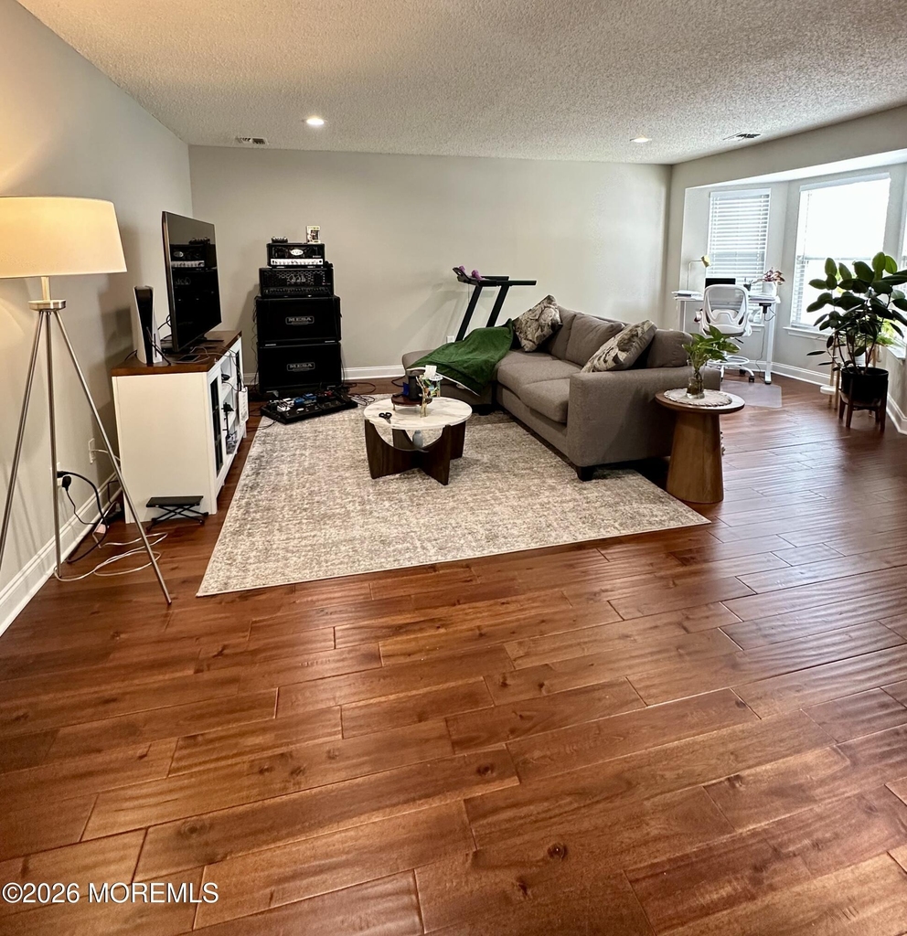 210 Tulip Lane - Photo 3