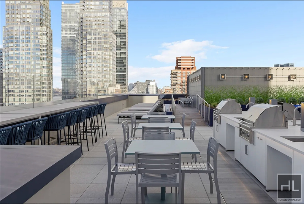 West 38th Street - Photo 10