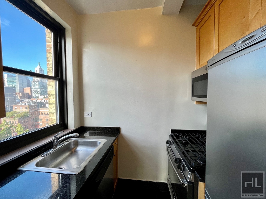 Second Avenue - Photo 1