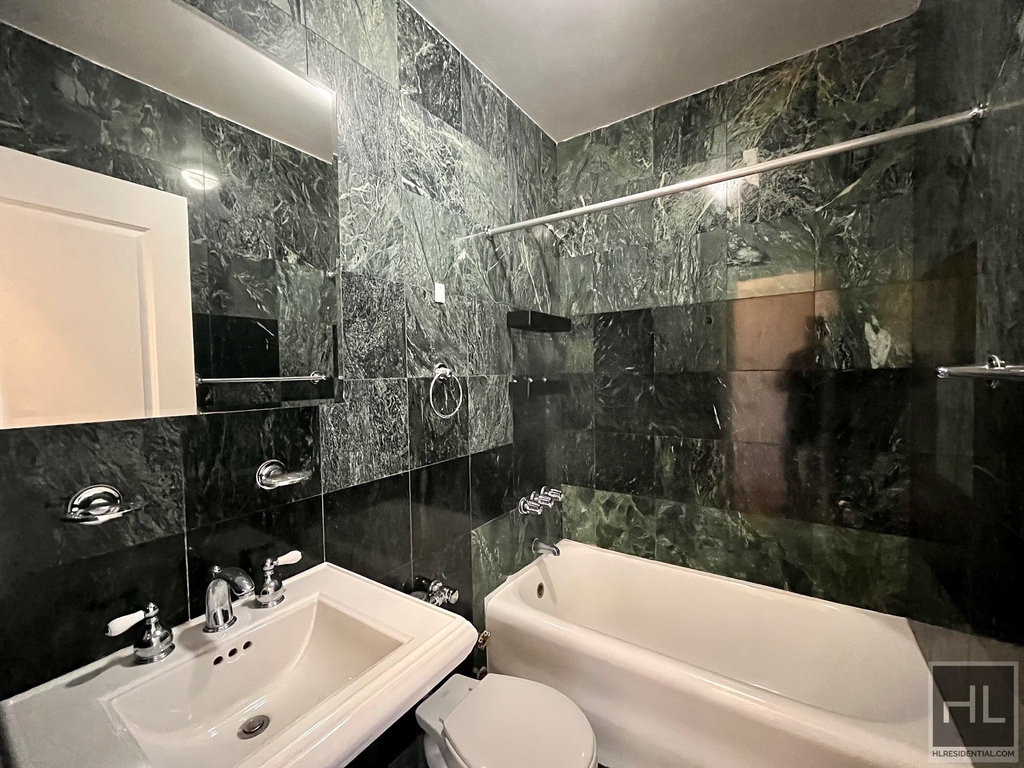 Second Avenue - Photo 2