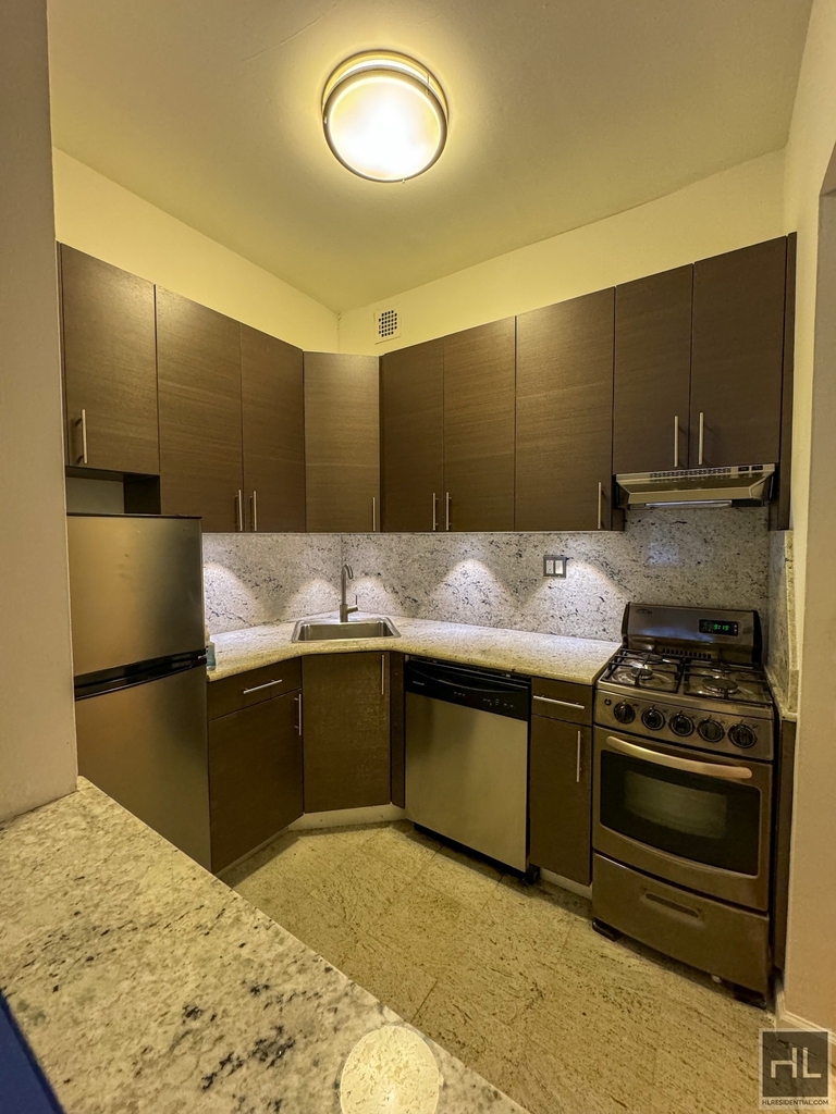 East 80th Street - Photo 1