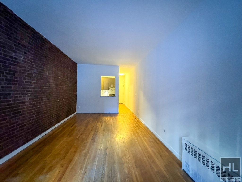 East 80th Street - Photo 0