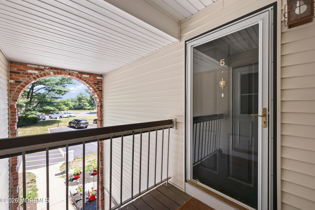 18-5 Augusta Court - Photo 2