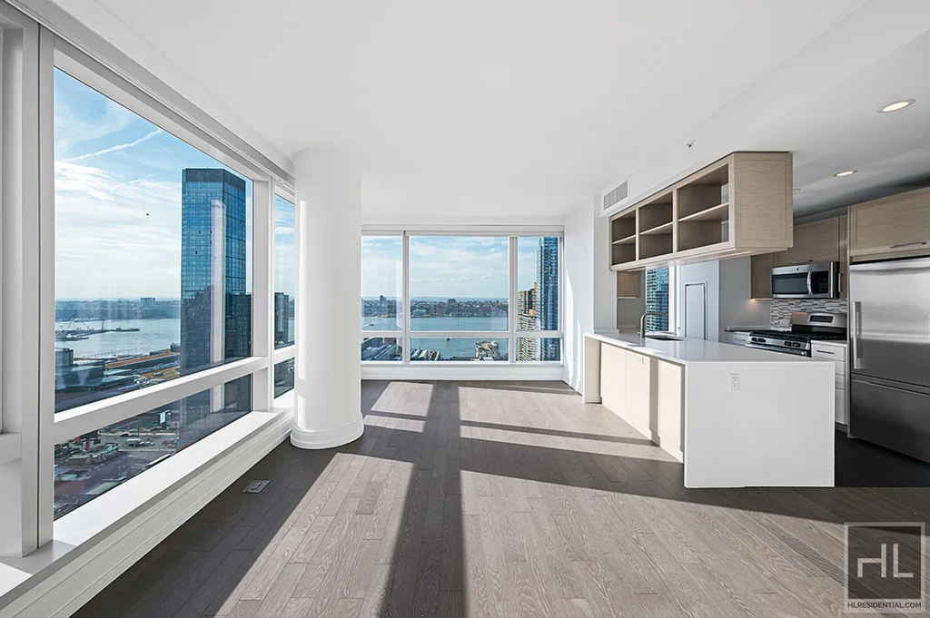 10th Avenue - Photo 1