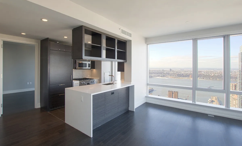 10th Avenue - Photo 4