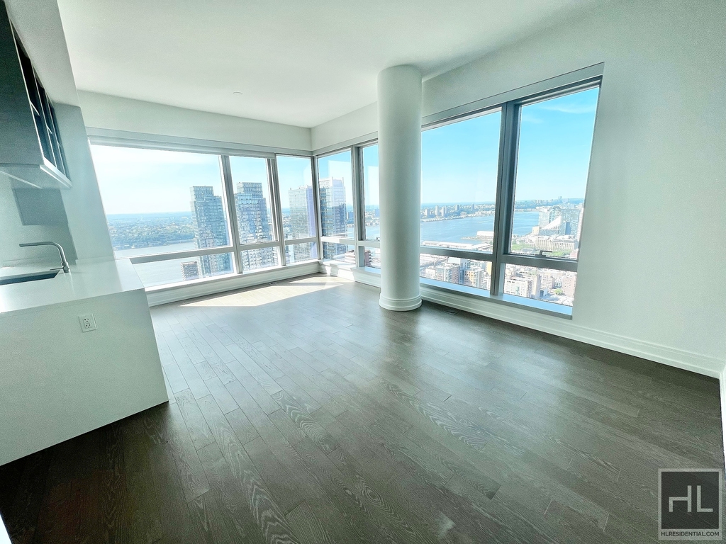 10th Avenue - Photo 5