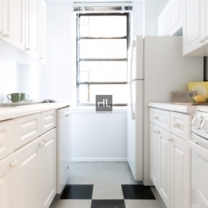 West 34th Street - Photo 1