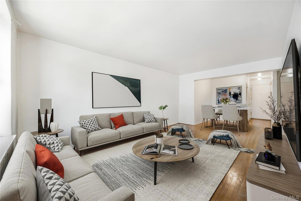 1st Avenue - Photo 2