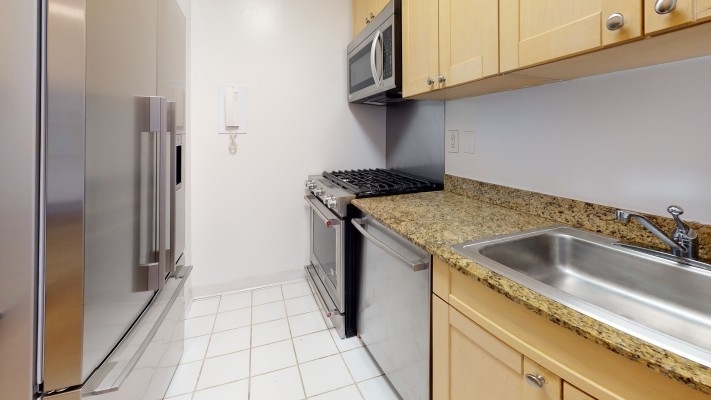 1st Avenue - Photo 3
