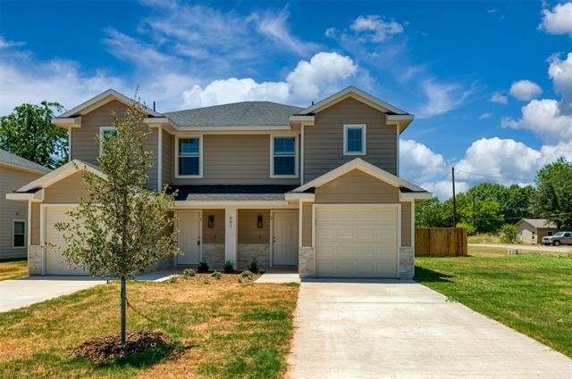 201 S May Street - Photo 0