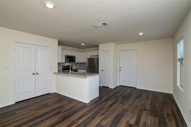 201 S May Street - Photo 5