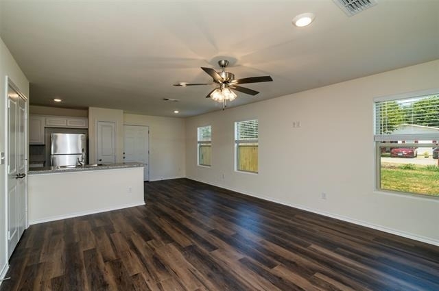 201 S May Street - Photo 4