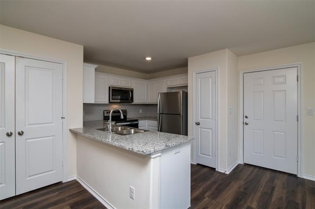 201 S May Street - Photo 7