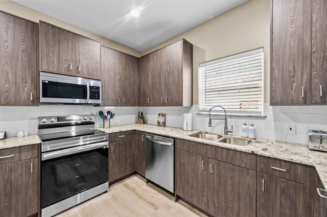 613 W Elm Street - Photo 9