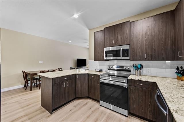 613 W Elm Street - Photo 10