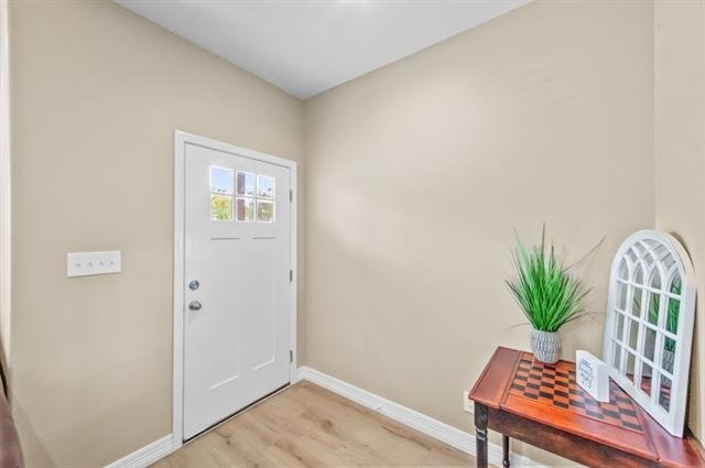 613 W Elm Street - Photo 2