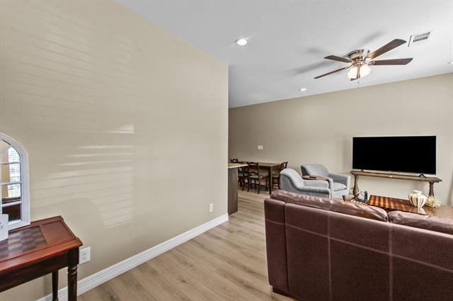 613 W Elm Street - Photo 3